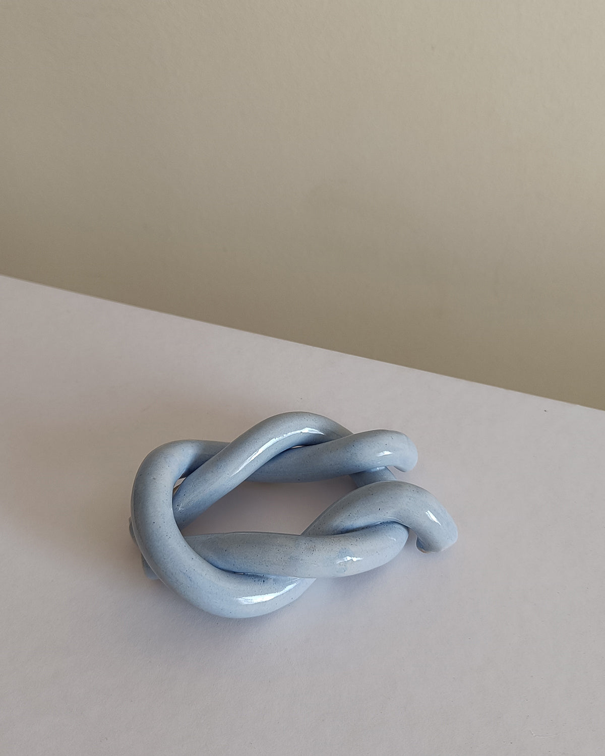 Reef knot in Plumbago