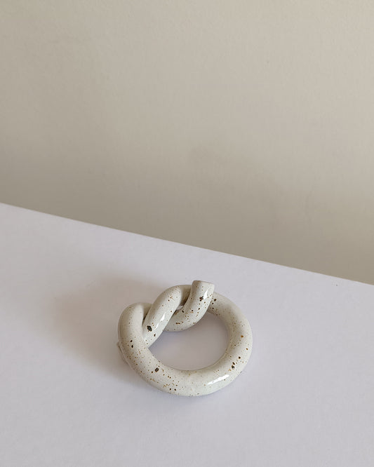 Overhand Knot in Sowing