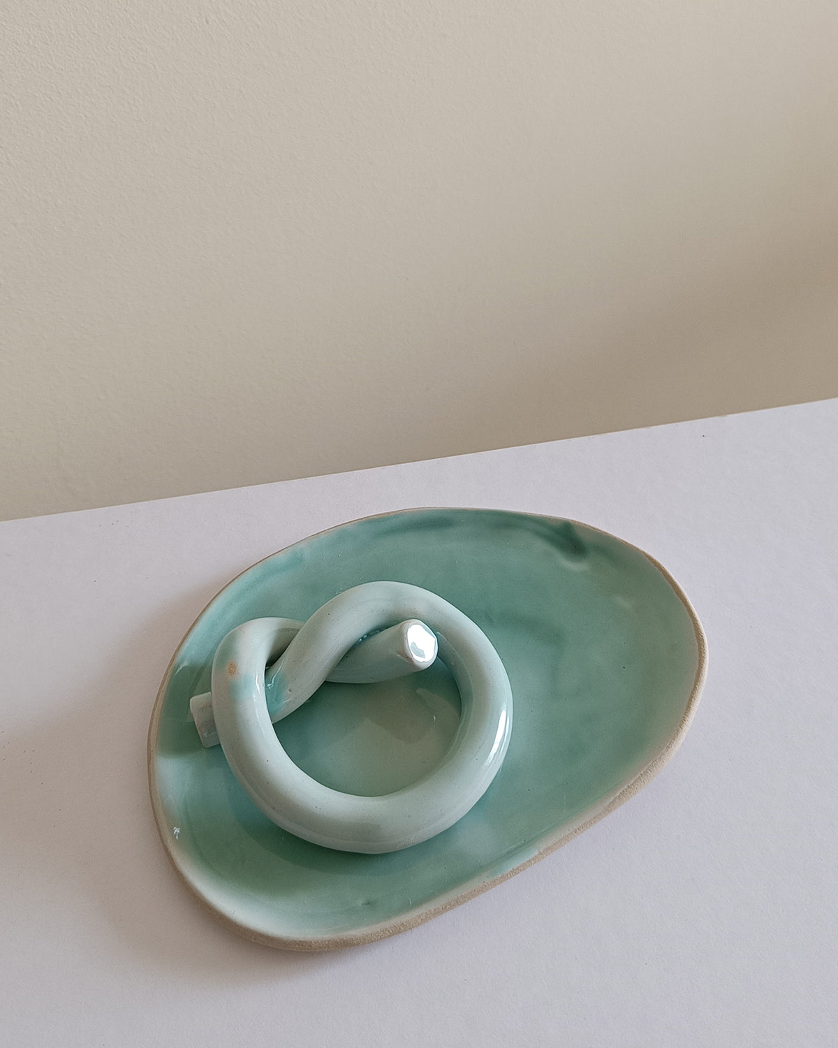 Egg Set Overhand Knot in Mediterranean Sea