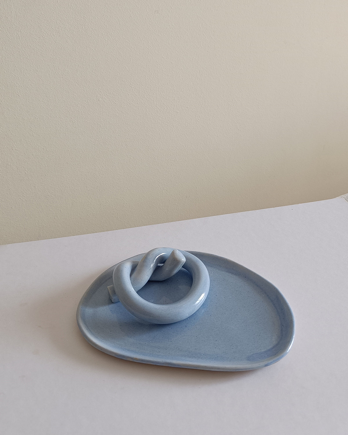Egg Set Overhand Knot in Plumbago